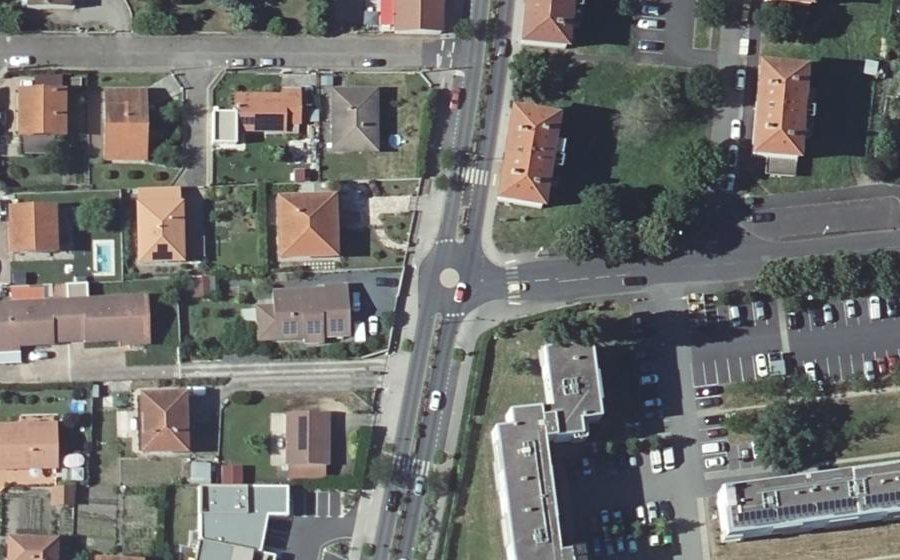 Vue aérienne du Rond-point anonyme n°363979097