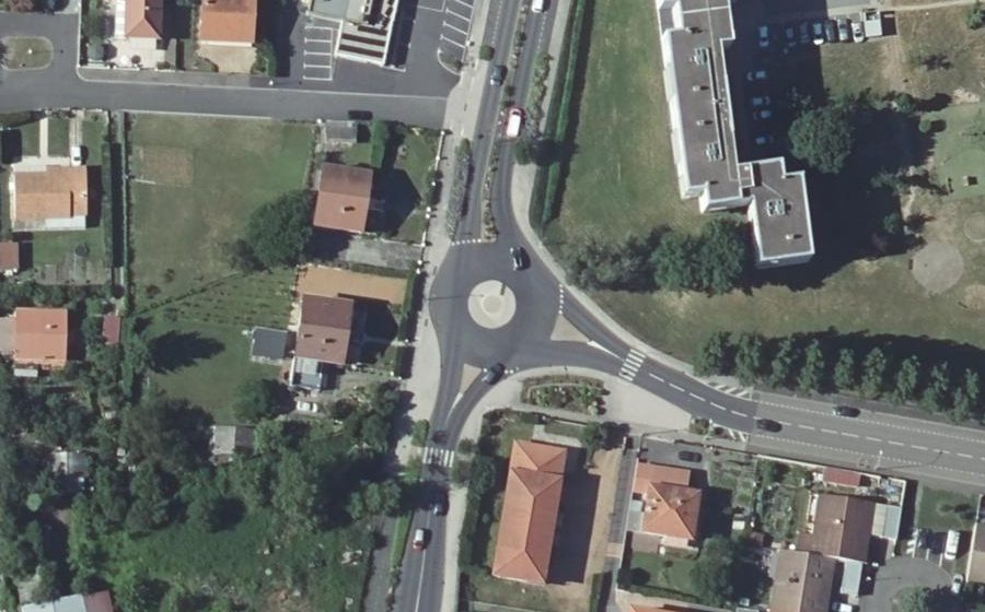 Vue aérienne du Rond-point anonyme n°363979098