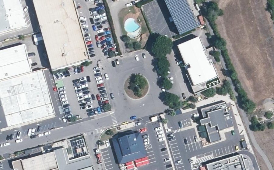 Vue aérienne du Rond-point anonyme n°364136755