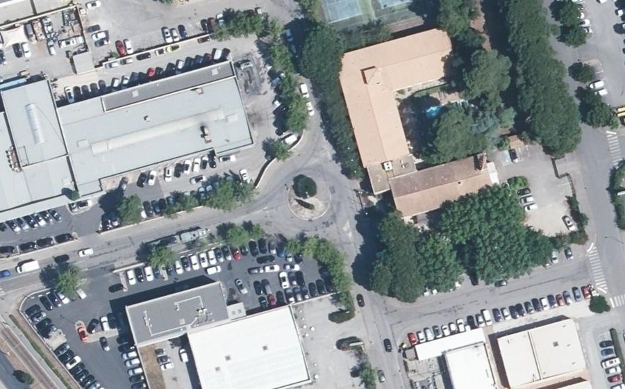 Vue aérienne du Rond-point anonyme n°364136758