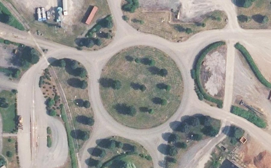 Vue aérienne du Rond-point anonyme n°364247649