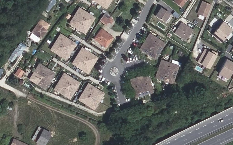 Vue aérienne du Rond-point anonyme n°364351776