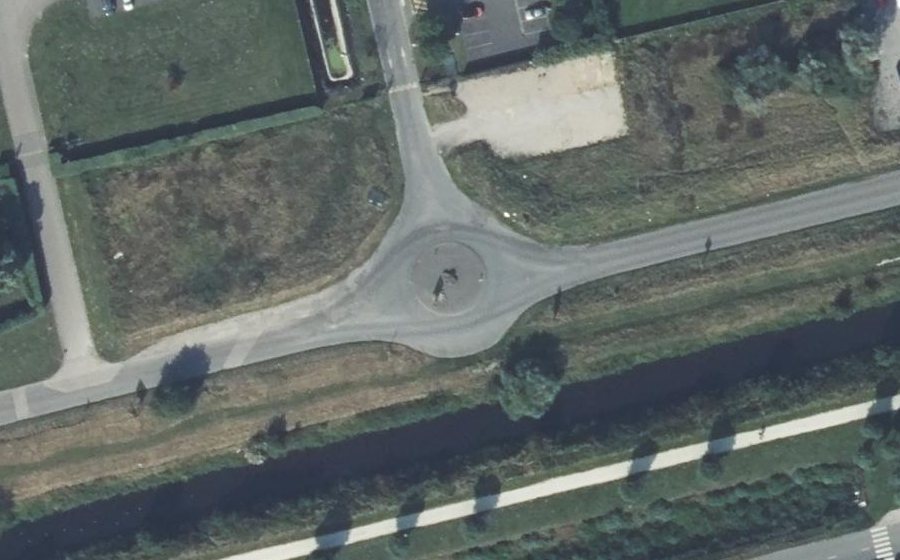 Vue aérienne du Rond-point anonyme n°364620617