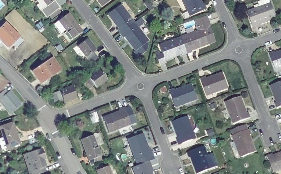 Vue aérienne du Rond-point anonyme n°364641175