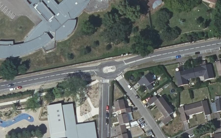 Vue aérienne du Rond-point anonyme n°364912493
