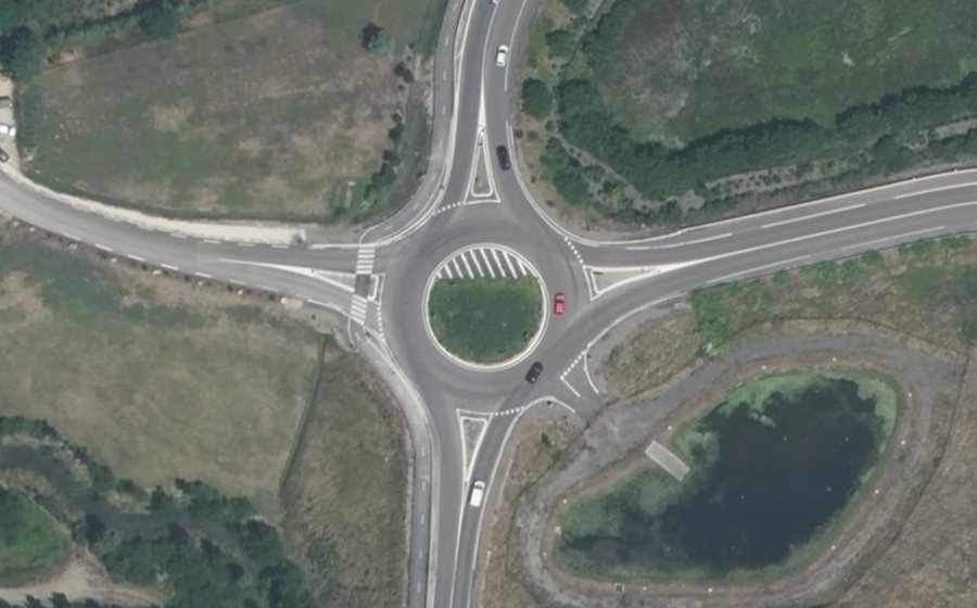 Vue aérienne du Rond-point anonyme n°364936701