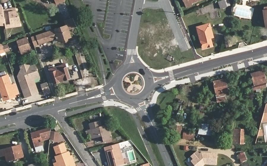 Vue aérienne du Rond-point anonyme n°36503178