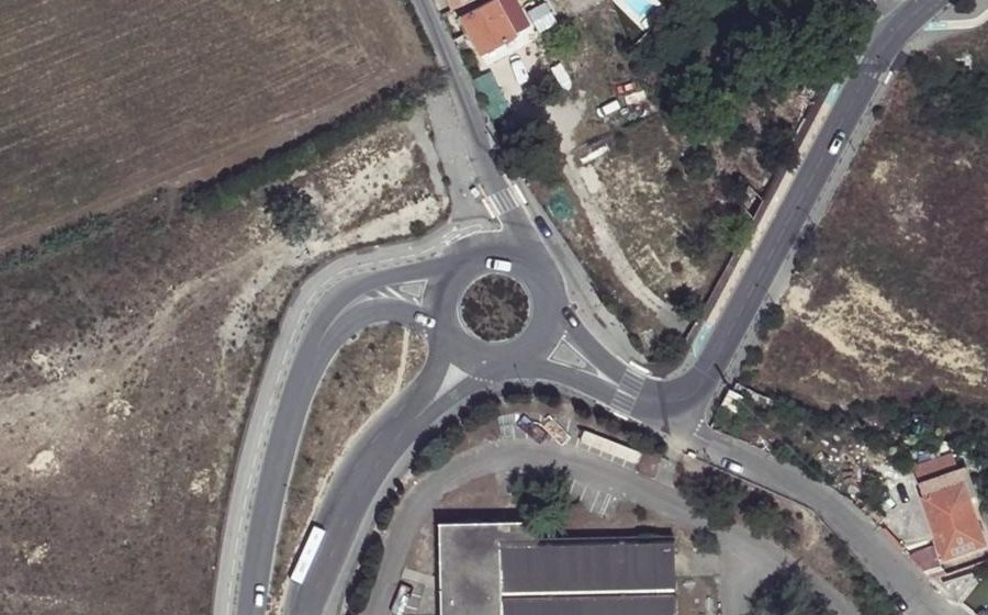 Vue aérienne du Rond-point anonyme n°365053713