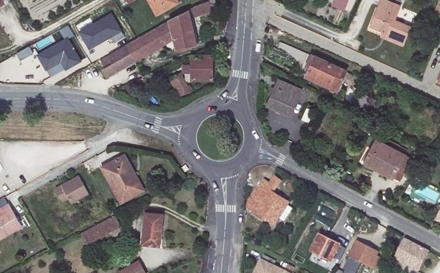 Vue aérienne du Rond-point anonyme n°36505848