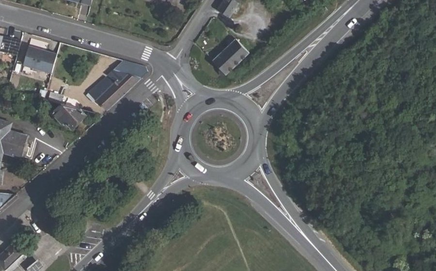 Vue aérienne du Rond-point anonyme n°365079890