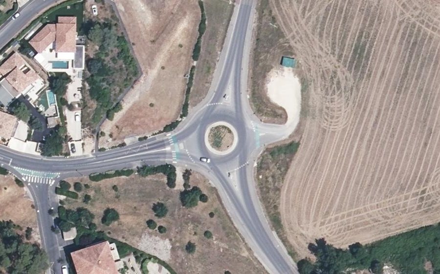 Vue aérienne du Rond-point anonyme n°365466679