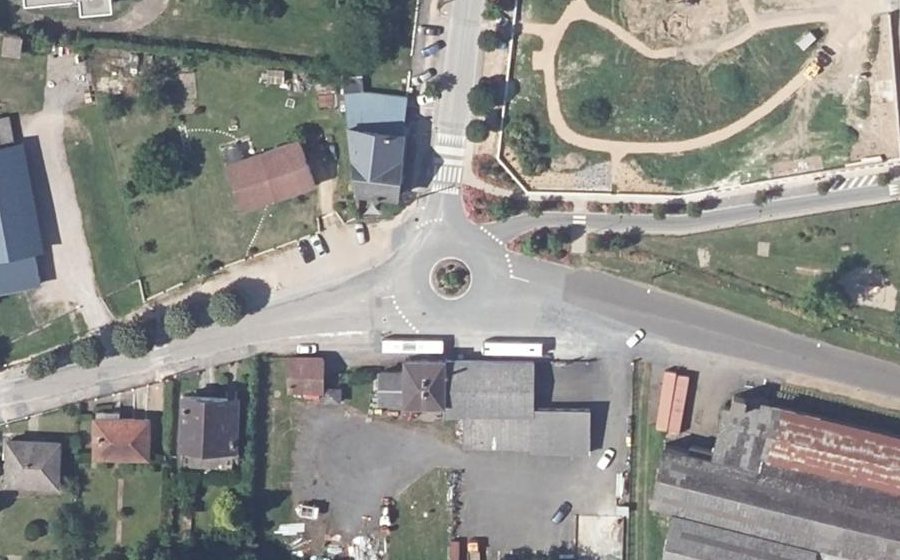 Vue aérienne du Rond-point anonyme n°36547092