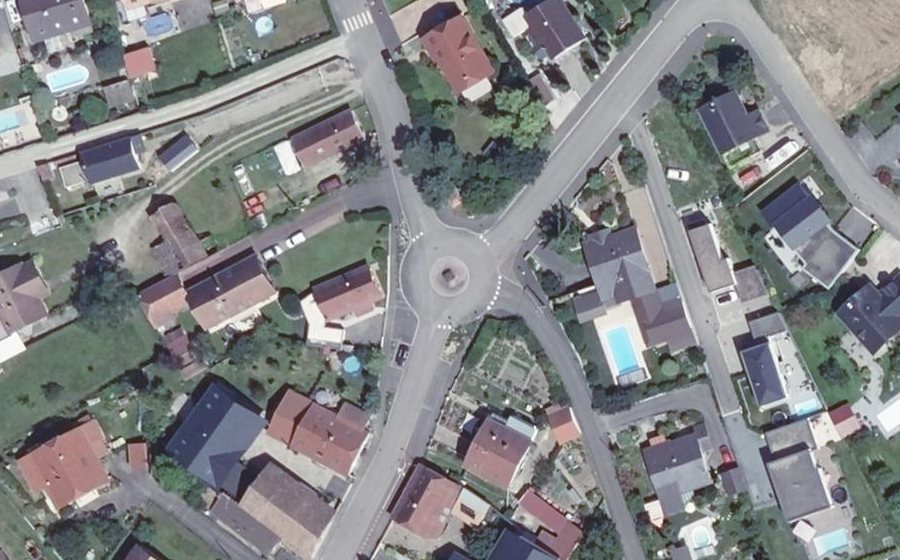 Vue aérienne du Rond-point anonyme n°365471062