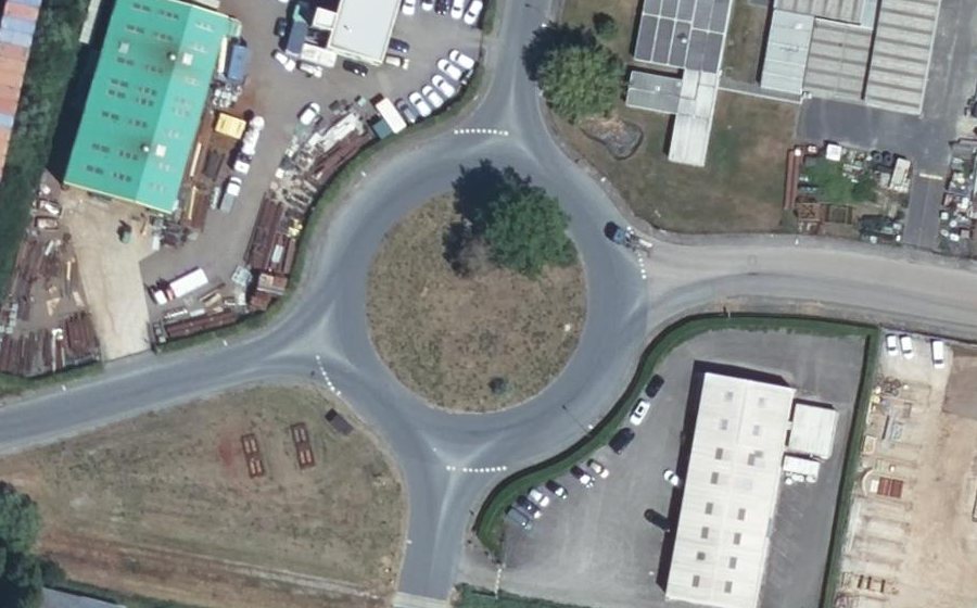 Vue aérienne du Rond-point anonyme n°36554123