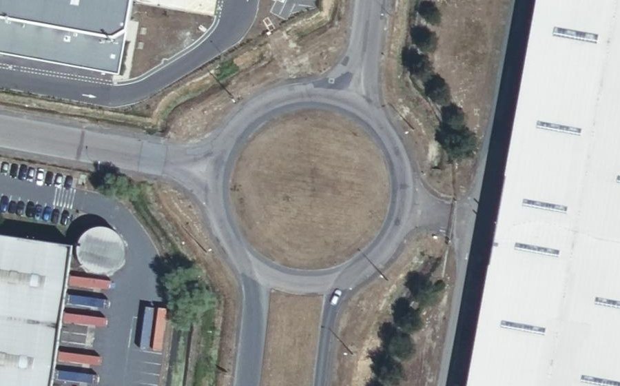 Vue aérienne du Rond-point anonyme n°36554131
