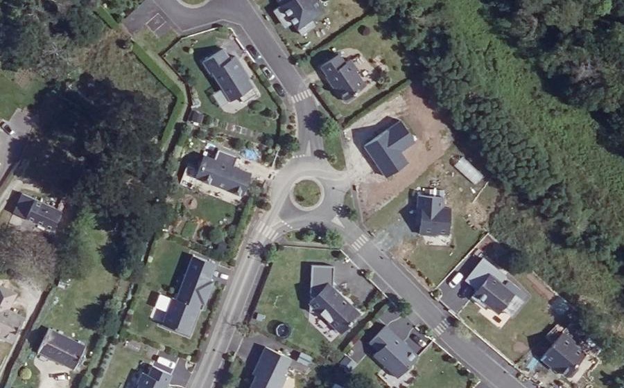 Vue aérienne du Rond-point anonyme n°365779030