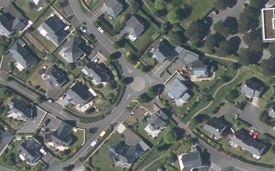 Vue aérienne du Rond-point anonyme n°365829558