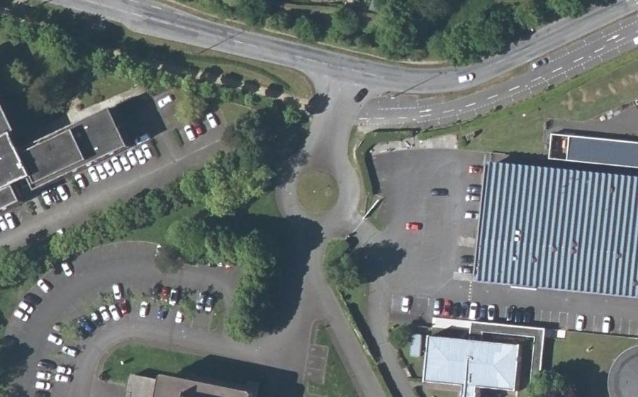 Vue aérienne du Rond-point anonyme n°365834440