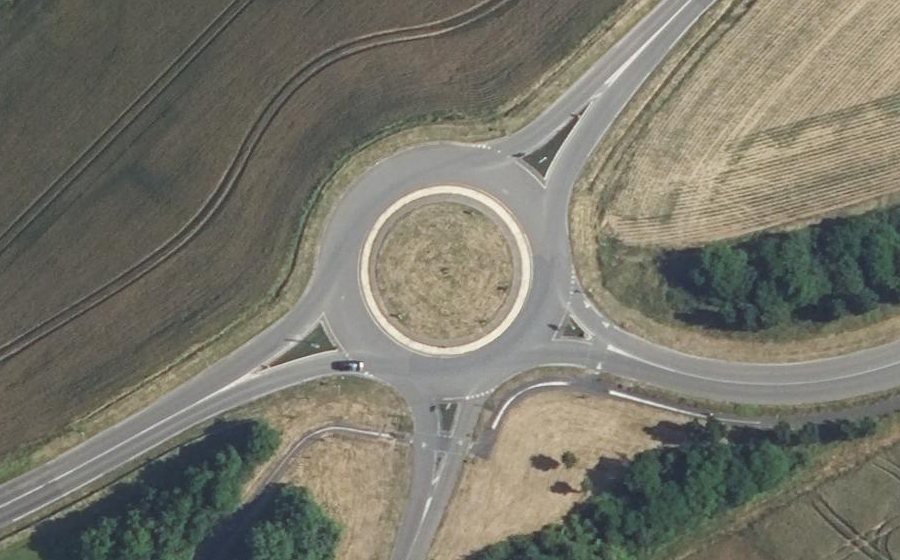 Vue aérienne du Rond-point anonyme n°365845365