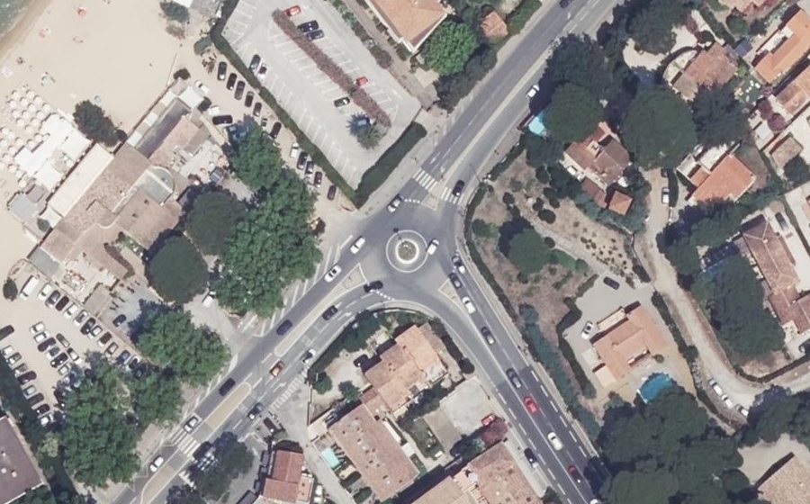 Vue aérienne du Rond-point anonyme n°365870369