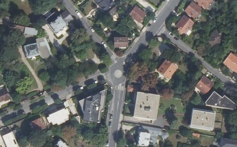 Vue aérienne du Rond-point anonyme n°36596836