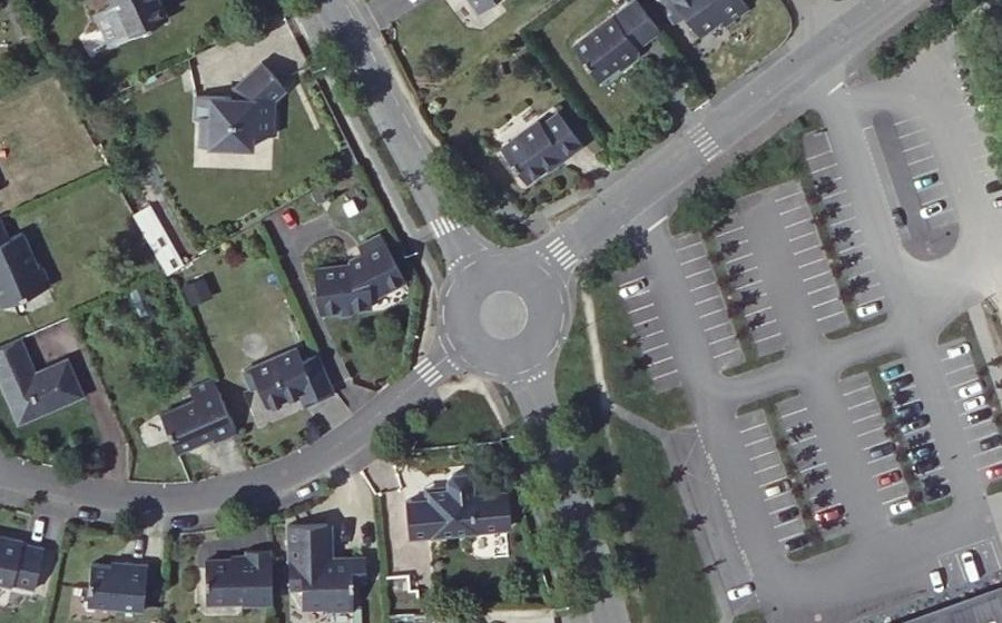 Vue aérienne du Rond-point anonyme n°366004399
