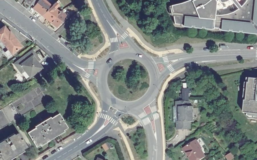 Vue aérienne du Rond-point anonyme n°36602690