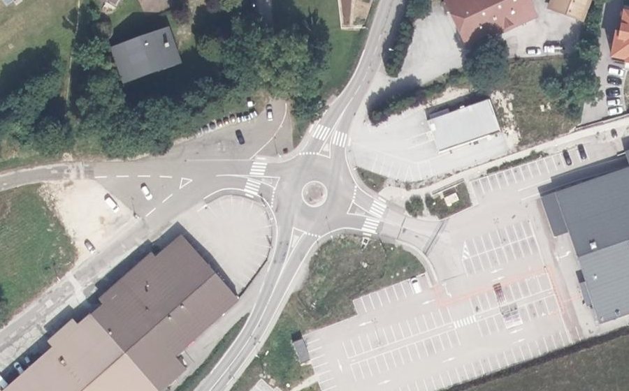 Vue aérienne du Rond-point anonyme n°366144471
