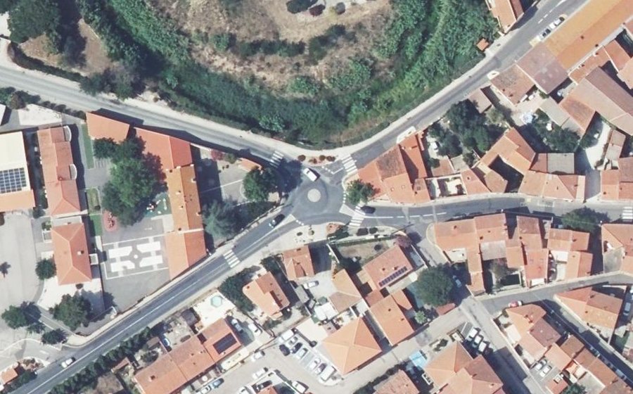 Vue aérienne du Rond-point anonyme n°366627947