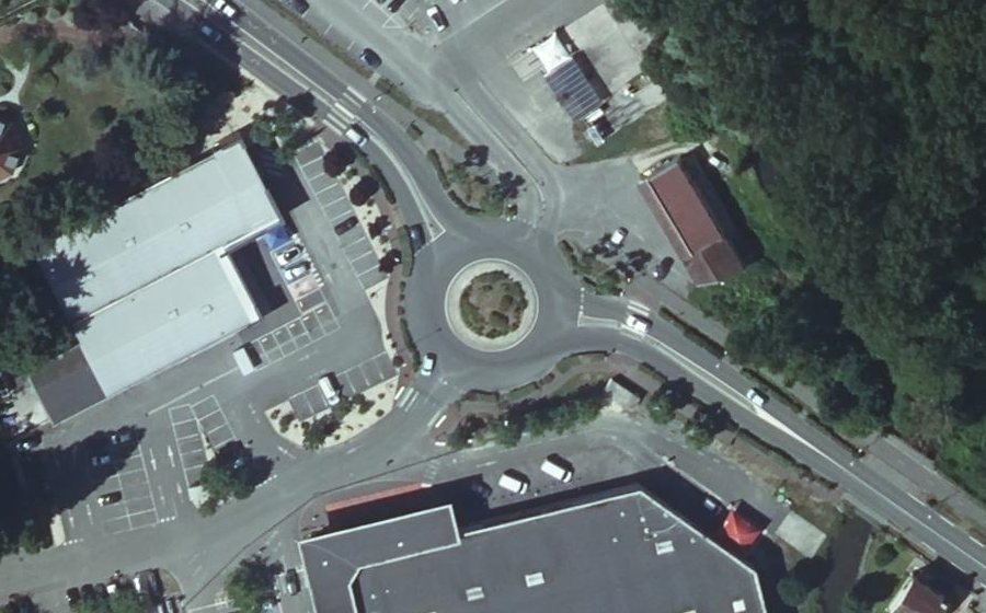 Vue aérienne du Rond-point anonyme n°366663704