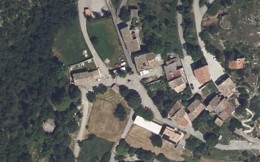 Vue aérienne du Rond-point anonyme n°366692845