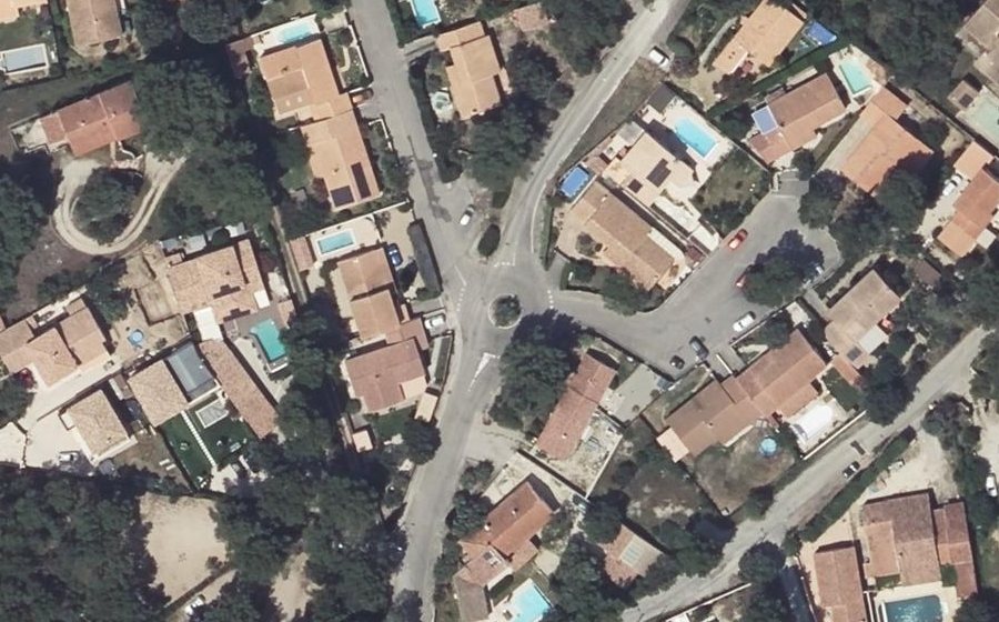 Vue aérienne du Rond-point anonyme n°366838806