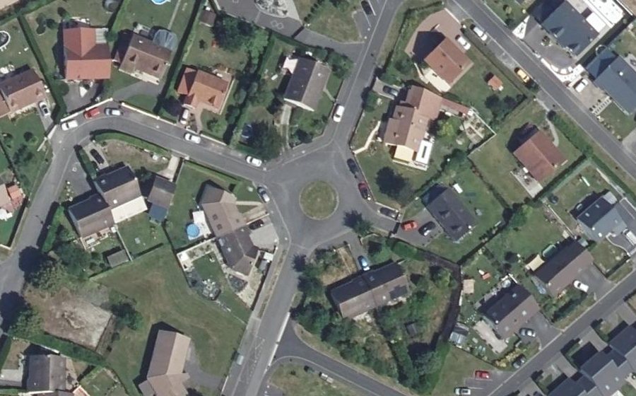 Vue aérienne du Rond-point anonyme n°367051213