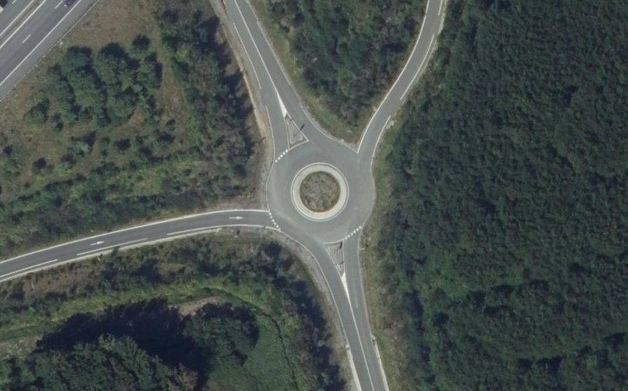 Vue aérienne du Rond-point anonyme n°367073675