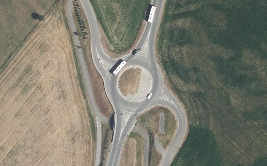 Vue aérienne du Rond-point anonyme n°367096379