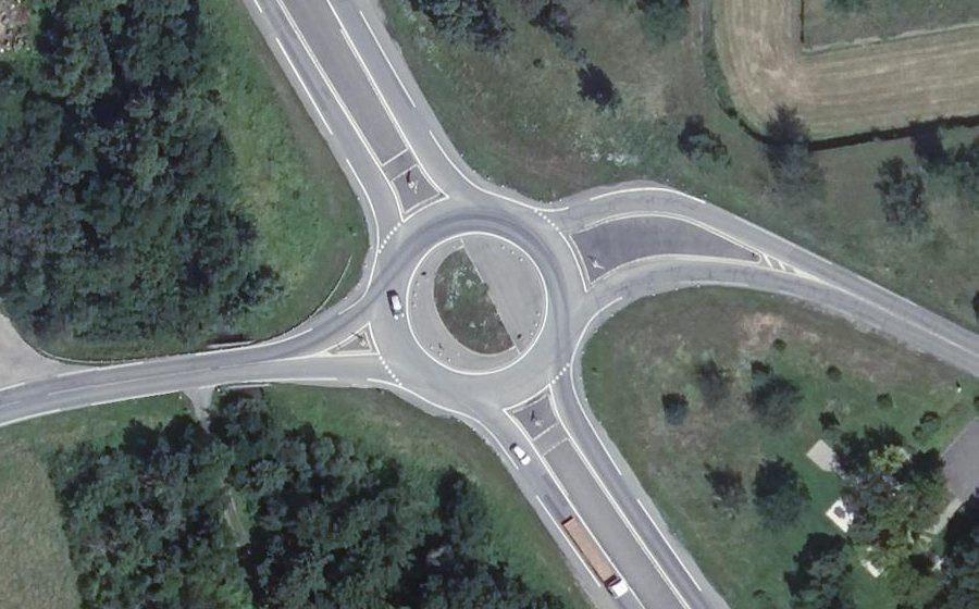 Vue aérienne du Rond-point anonyme n°36717982