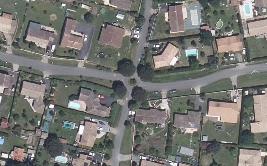 Vue aérienne du Rond-point anonyme n°367213227