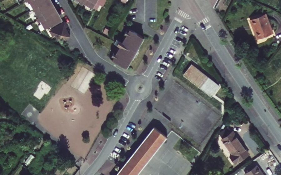 Vue aérienne du Rond-point anonyme n°367266284