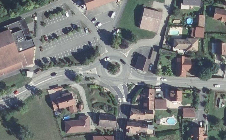 Vue aérienne du Rond-point anonyme n°36731576