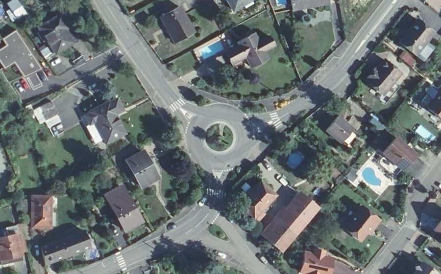 Vue aérienne du Rond-point anonyme n°36731580