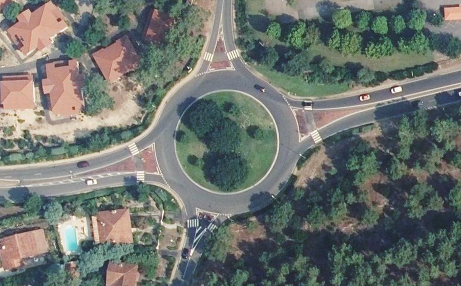 Vue aérienne du Rond-point anonyme n°36732800