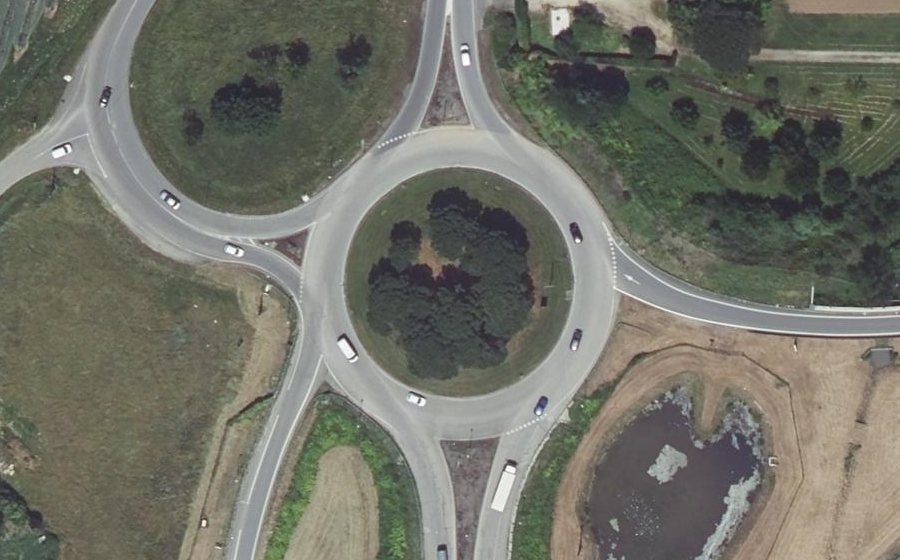 Vue aérienne du Rond-point anonyme n°36742403