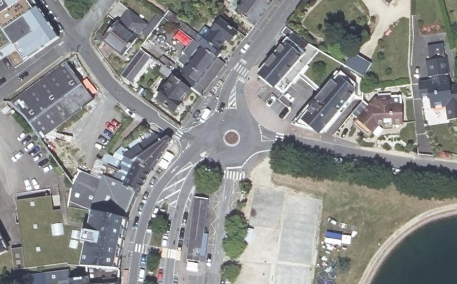 Vue aérienne du Rond-point anonyme n°367474709