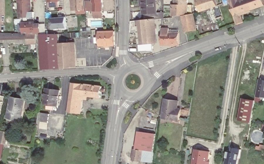 Vue aérienne du Rond-point anonyme n°36770311