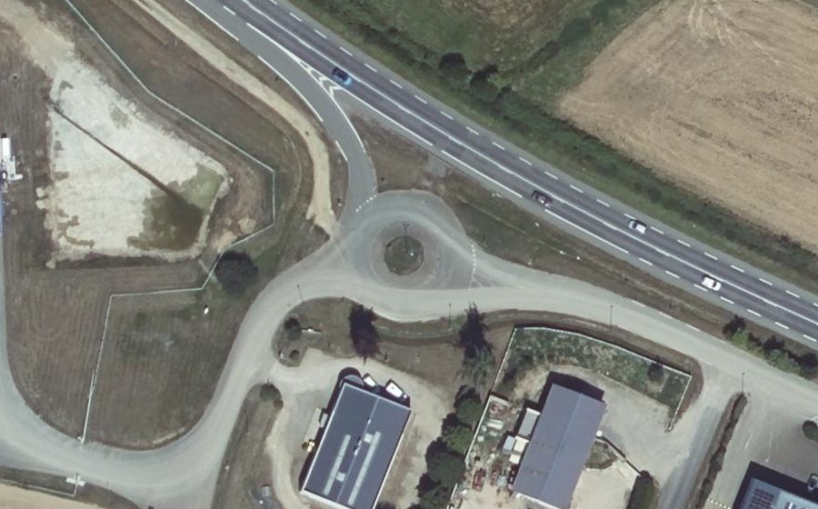 Vue aérienne du Rond-point anonyme n°367709684