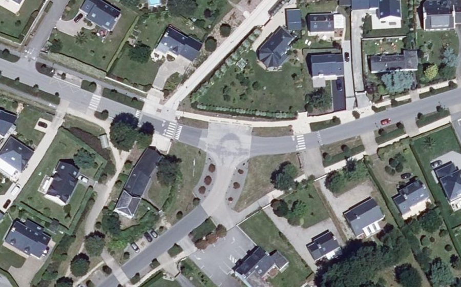 Vue aérienne du Rond-point anonyme n°36793238
