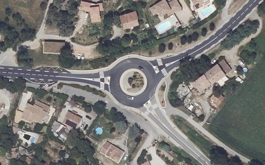 Vue aérienne du Rond-point anonyme n°36805368