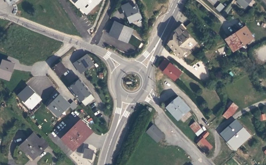 Vue aérienne du Rond-point anonyme n°36814033