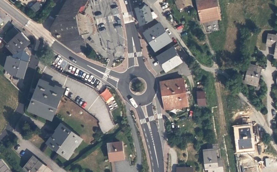 Vue aérienne du Rond-point anonyme n°36814231