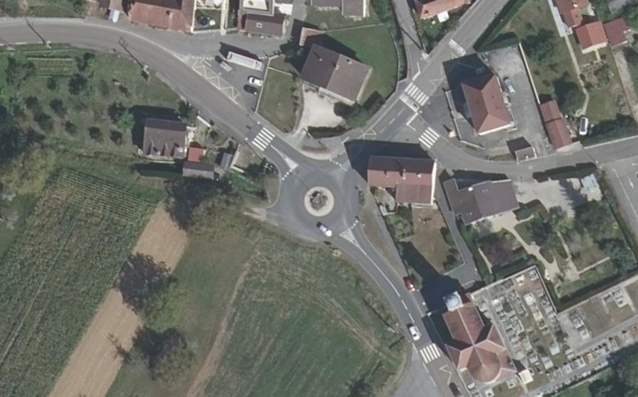 Vue aérienne du Rond-point anonyme n°36814286